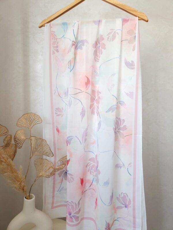 châle-Crepe-Chiffon-Premium-fluide-anti-glisse-maroc016A Châle en Crêpe Chiffon Premium, fluide et anti-glisse